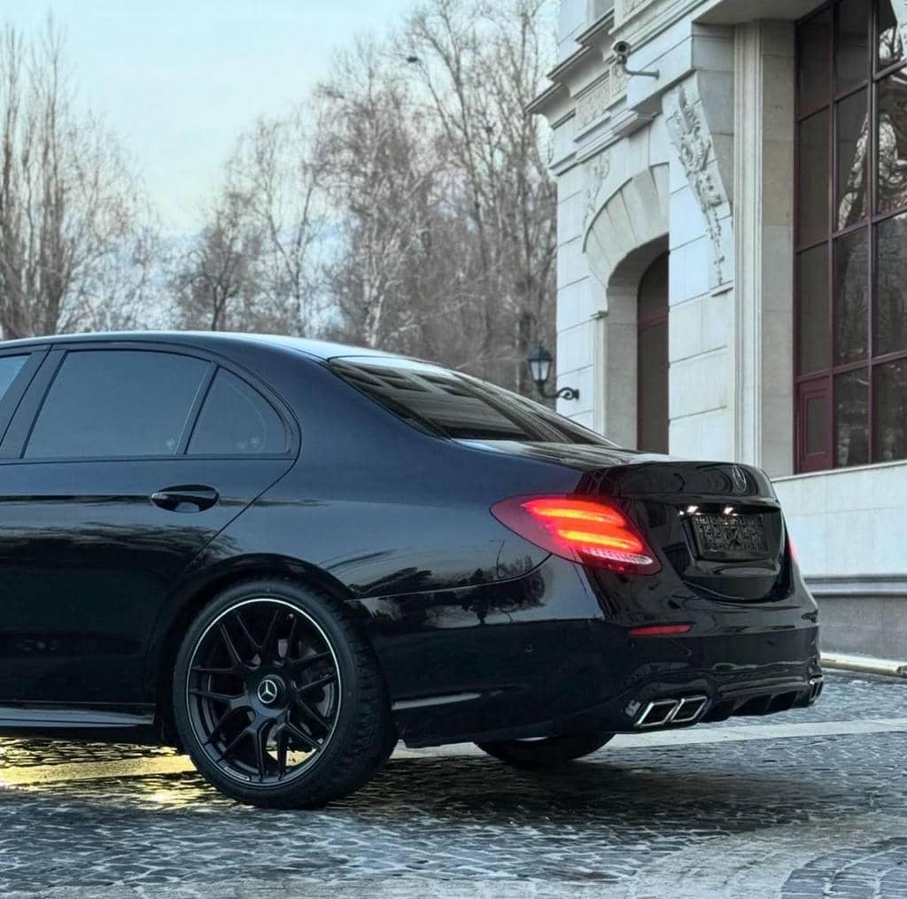 Mercedes Benz E200 w213
  